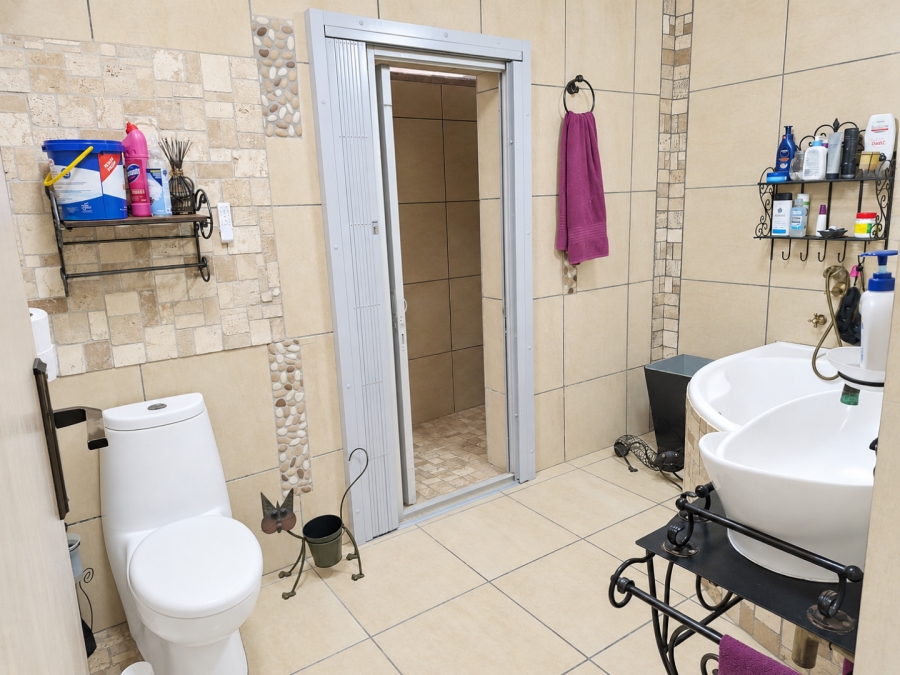 6 Bedroom Property for Sale in Delareyville North West